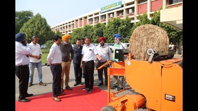 Officials from Punjab, Haryana and Uttar Pradesh exchanging ideas with farmers at PAU on Friday. (HT Photo) Officials from Punjab, Haryana and Uttar Pradesh exchanging ideas with farmers at PAU on Friday. (HT Photo)