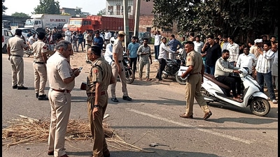 Police officials at the crime scene in Sonepat’s Kharkhauda where a father-son duo was shot dead by assailants on Friday. (Manoj Dhaka/HindustanTimes) Police officials at the crime scene in Sonepat’s Kharkhauda where a father-son duo was shot dead by assailants on Friday. (Manoj Dhaka/HindustanTimes)