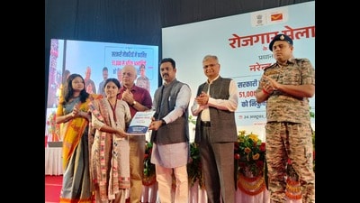 Union minister of State Rural Development Kamlesh Paswan distributes appointment letters in Varanasi Union minister of State Rural Development Kamlesh Paswan distributes appointment letters in Varanasi
