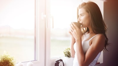 Dr. Sharma warns that relying on caffeine for bowel movements can disrupt gut health. (Freepik) Dr. Sharma warns that relying on caffeine for bowel movements can disrupt gut health. (Freepik)