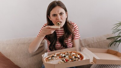 Jessie Inchauspe highlighted that eating late at night (after 8 pm) can raise glucose and insulin by 20-40 percent. (Freepik ) Jessie Inchauspe highlighted that eating late at night (after 8 pm) can raise glucose and insulin by 20-40 percent. (Freepik )