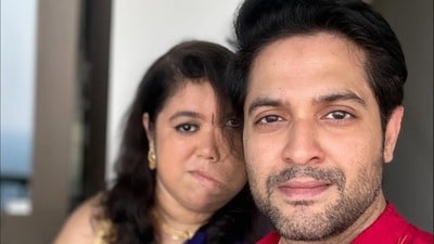 আজও প্রিয় বোনকে বুকে আগলে রাখেন বিক্রম