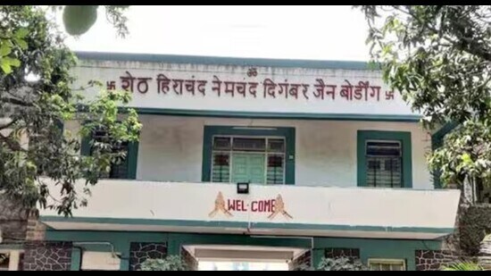 Earlier, the Mumbai charity commissioner had ordered a status quo on all activities related to the proposed sale of the historic building. (HT)