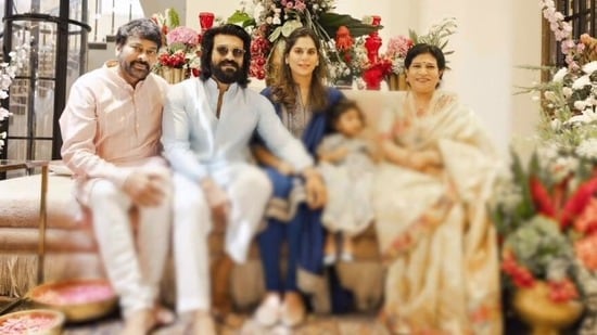 రామ్ చరణ్ దంపతులతో చిరంజీవి, సురేఖ