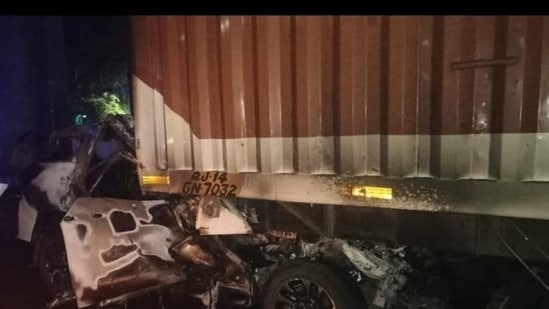As soon as it hit the truck, the car caught fire, and because it was trapped under the vehicle, the victims had no chance to escape.