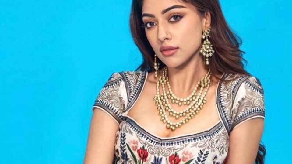<p>ఇండస్ట్రీలో అల్లు అర్జున్, అల్లు శిరీష్ తో సినిమాల్లో రొమాన్స్ చేసిన ఏకైక హీరోయిన్ గా కొనసాగుతోంది అను ఇమ్మాన్యుయేల్. సోషల్ మీడియాలో హాట్ పోజులతో అలరిస్తోంది ఈ భామ. </p>(instagram-Anu Emmanuel)