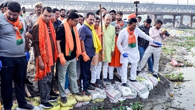 Delhi BJP president Virendra Sachdeva said the ghat was reopened at people's request. (ANI) Delhi BJP president Virendra Sachdeva said the ghat was reopened at people's request. (ANI)