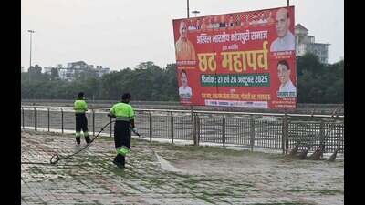 Cleaning of a ghat underway in Lucknow on Saturday. (Deepak Gupta/HT Photo) Cleaning of a ghat underway in Lucknow on Saturday. (Deepak Gupta/HT Photo)