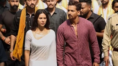 Ek Deewane Ki Deewaniyat box office collection day 4: The romantic drama stars Harshvardhan Rane and Sonam Bajwa. Ek Deewane Ki Deewaniyat box office collection day 4: The romantic drama stars Harshvardhan Rane and Sonam Bajwa.