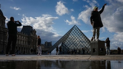 The thieves stole eight jewellery pieces worth $102 million from the Louvre collection on October 19. (AFP) The thieves stole eight jewellery pieces worth $102 million from the Louvre collection on October 19. (AFP)