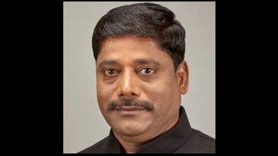Over the past few days, Dhangekar has targeted BJP leaders Chandrakant Patil and Minister of State for Civil Aviation Murlidhar Mohol (HT) Over the past few days, Dhangekar has targeted BJP leaders Chandrakant Patil and Minister of State for Civil Aviation Murlidhar Mohol (HT)