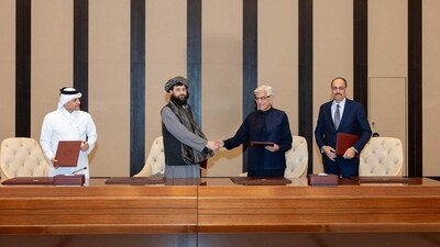File photo of Afghan Defence Minister, Mullah Mohammad Yaqoob Mujahid and Pakistan's Defence Minister, Khawaja Muhammad Asif shake hands, following the signing of a ceasefire agreement, during a negotiations meeting mediated by Qatar and Turkey, in Doha, Qatar, October 19, 2025. (via REUTERS)