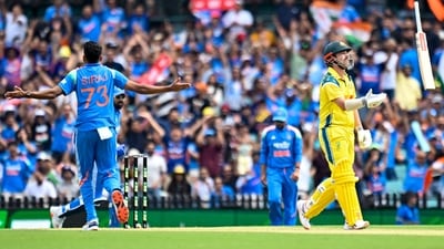 Mohammed Siraj struck the first blow for India as he dismissed the dangerous Travis Head for 29 in the tenth over of the innings.&nbsp; (PTI)