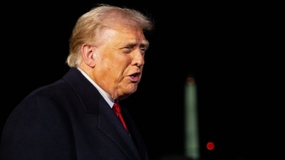 US President Donald Trump speaks to members of the media on the South Lawn of the White House before boarding Marine One in Washington, DC, US, on Friday, Oct. 24, 2025. (Bloomberg) US President Donald Trump speaks to members of the media on the South Lawn of the White House before boarding Marine One in Washington, DC, US, on Friday, Oct. 24, 2025. (Bloomberg)