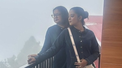 মায়ের জন্মদিনে তাই নিজের ভালবাসার সবটুকু উজাড় করে দিলেন শ্রুতি মায়ের জন্মদিনে তাই নিজের ভালবাসার সবটুকু উজাড় করে দিলেন শ্রুতি