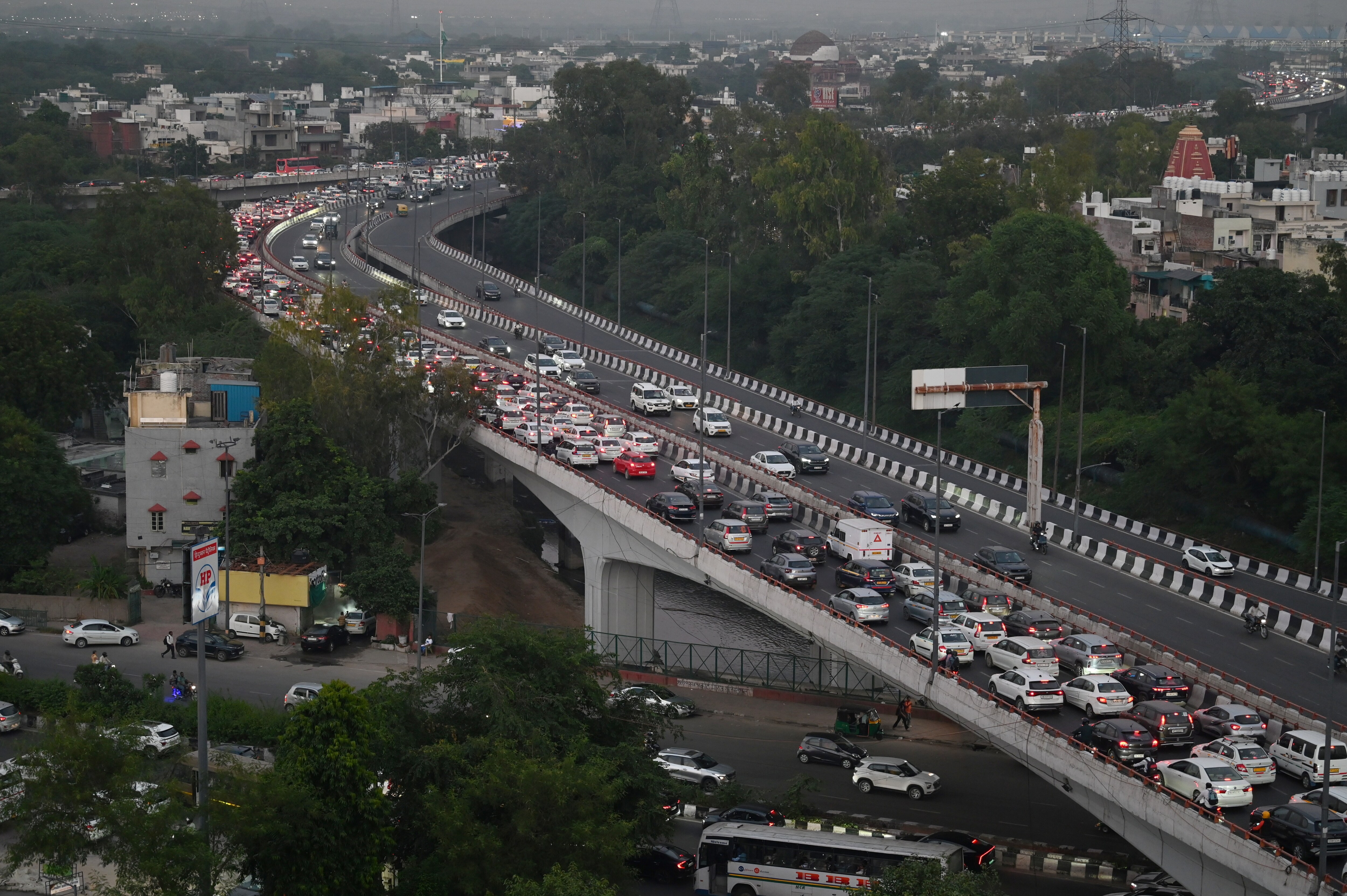 PWD begins feasibility studies for three new flyovers in West, Northwest Delhi (Representative image/HT Photo) PWD begins feasibility studies for three new flyovers in West, Northwest Delhi (Representative image/HT Photo)