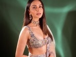 <p>మెరుపు తీగలా ఇలా అందాల విందు వడ్డిస్తూ మెరిసిపోయింది రకుల్ ప్రీత్ సింగ్. ఆమె హాట్ ఫొటోలు వైరల్ గా మారాయి. </p>(instagram-Rakul Singh)