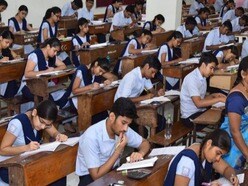 <div><p>2025లో నిర్వహించిన ఏపీ టెన్త్ పరీక్షల కోసం రాష్ట్ర వ్యాప్తంగా 3,450 పరీక్షా కేంద్రాలు ఏర్పాటు చేశారు. ఎగ్జామ్స్ కు 6 లక్షల 19వేల 275 మంది విద్యార్ధులు ఫీజులు చెల్లించారు. పదో తరగతి పరీక్ష రోజు పరీక్షా కేంద్రాలకు 100 మీటర్ల పరిధిలో 144వ సెక్షన్ కింద నిషేధాజ్ణలు అమలు చేశారు.</p></div>