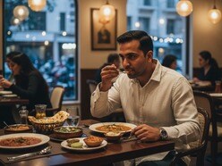 জুতো পরে খাবার খাওয়া কি উচিত?