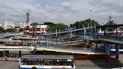 The Vijayanagar Traffic Police rushed to the scene, seized the bus, and shifted the body to a nearby government hospital. The Vijayanagar Traffic Police rushed to the scene, seized the bus, and shifted the body to a nearby government hospital.