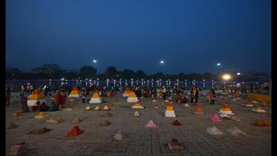A view of Laxman Mela Ghat where women performed rituals at vedis on Sunday. (HT Photo)