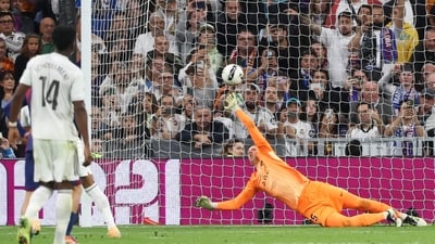 Wojciech Szczesny saves the shot from the penalty spot by Real Madrid's French forward Kylian Mbappe (AFP) Wojciech Szczesny saves the shot from the penalty spot by Real Madrid's French forward Kylian Mbappe (AFP)