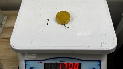 Delhi Customs caught 170 grams of gold concealed in a water bottle. Delhi Customs caught 170 grams of gold concealed in a water bottle.