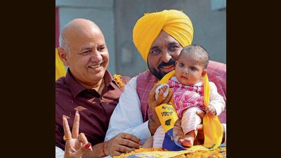 Punjab CM Bhagwant Mann and AAP leader Manish Sisodia during an election roadshow of the party’s candidate Harmeet Singh Sandhu for the upcoming Tarn Taran Assembly by-election, in Tarn Taran. (PTI) Punjab CM Bhagwant Mann and AAP leader Manish Sisodia during an election roadshow of the party’s candidate Harmeet Singh Sandhu for the upcoming Tarn Taran Assembly by-election, in Tarn Taran. (PTI)