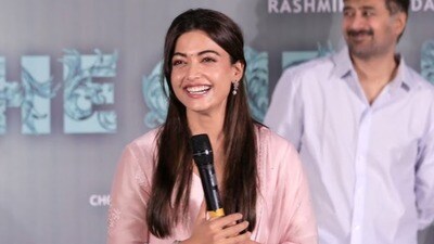మనందరి జీవితాల్లో ఇలాంటివి జరుగుతాయి కదా.. వారికి మాత్రమే అన్ని విషయాలు చెప్పగలం.. రష్మిక మందన్నా కామెంట్స్ మనందరి జీవితాల్లో ఇలాంటివి జరుగుతాయి కదా.. వారికి మాత్రమే అన్ని విషయాలు చెప్పగలం.. రష్మిక మందన్నా కామెంట్స్