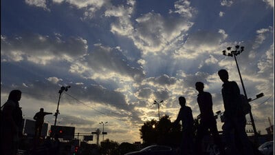 SD Sanap, senior meteorologist at IMD Pune, said, moisture from both the Bay of Bengal and the Arabian Sea is feeding cloud formation at night. These clouds trap heat in the atmosphere, preventing it from escaping and keeping night-time temperatures higher. (REPRESENTATIVE PHOTO) SD Sanap, senior meteorologist at IMD Pune, said, moisture from both the Bay of Bengal and the Arabian Sea is feeding cloud formation at night. These clouds trap heat in the atmosphere, preventing it from escaping and keeping night-time temperatures higher. (REPRESENTATIVE PHOTO)