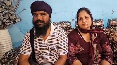 The Gurdaspur-based parents of 21-year-old truck driver Jashanpreet Singh, who has been arrested in the US for causing a crash that left three people dead on a highway in California on October 21. (HT Photo) The Gurdaspur-based parents of 21-year-old truck driver Jashanpreet Singh, who has been arrested in the US for causing a crash that left three people dead on a highway in California on October 21. (HT Photo)