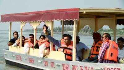 Water minister Parvesh Verma inspects arrangements at Chhath Ghats along the Yamuna. (X-p_sahibsingh)