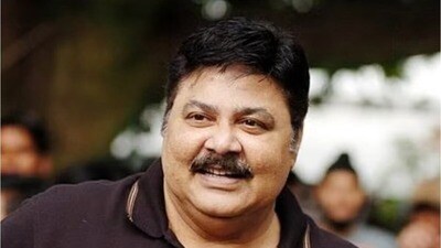 সতীশের আগে অনেক তারকা প্রায়াত হয়েছেন, তাও অক্টোবর মাসেই। সতীশের আগে অনেক তারকা প্রায়াত হয়েছেন, তাও অক্টোবর মাসেই।