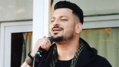 গায়ক-অভিনেতা ঋষভ ট্যান্ডন ২২ অক্টোবর হৃদরোগে আক্রান্ত হয়ে মারা যান। গায়ক-অভিনেতা ঋষভ ট্যান্ডন ২২ অক্টোবর হৃদরোগে আক্রান্ত হয়ে মারা যান।