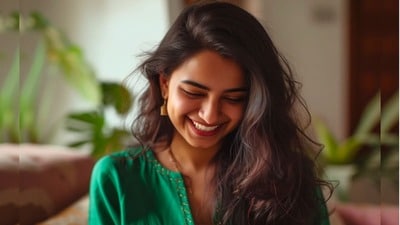 <p>వీఐ రూ .2249 ప్రీపెయిడ్ ప్లాన్ - ఈ ప్లాన్ 365 రోజుల చెల్లుబాటుతో వస్తుంది. ఈ ప్లాన్​లో కస్టమర్లకు మొత్తం 30 జిబి డేటా, అపరిమిత కాల్స్​తో మొత్తం 3600 ఎస్ఎంఎస్​లు లభిస్తాయి.</p> 