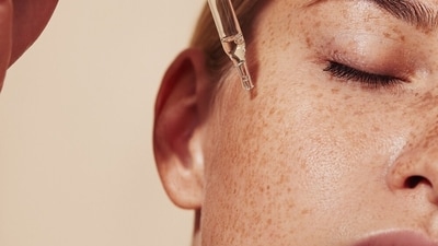 Retinoids act on the skin by increasing how fast it renews itself and boosting collagen production, which allows it to improve skin tone and texture. (Shutterstock) Retinoids act on the skin by increasing how fast it renews itself and boosting collagen production, which allows it to improve skin tone and texture. (Shutterstock)