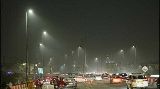 Forecasts show the AQI is likely to stay “very poor” on Monday too, before possibly improving again as wind speed may marginally increase. (Sanjeev Verma/HT)