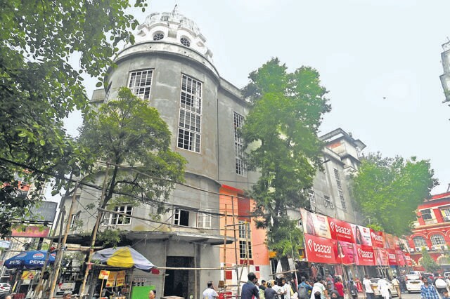 In July, the Kolkata Municipal Corporation (KMC) signed an MoU with CREDAI Kolkata to restore Roxy Cinema (above) — an Art Deco opera house-turned-movie theatre at Esplanade. (Samir Jana/HT Photo) In July, the Kolkata Municipal Corporation (KMC) signed an MoU with CREDAI Kolkata to restore Roxy Cinema (above) — an Art Deco opera house-turned-movie theatre at Esplanade. (Samir Jana/HT Photo)