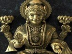 వాస్తు ప్రకారం ఇలా చేస్తే లక్ష్మీదేవి అనుగ్రహంతో సంతోషంగా ఉండొచ్చు