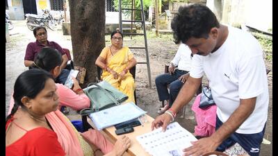 A clean and updated electoral roll is beneficial for a democracy but the process must be empathetic and sensitive to ground realities. (HT Photo) A clean and updated electoral roll is beneficial for a democracy but the process must be empathetic and sensitive to ground realities. (HT Photo)