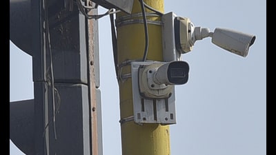 ANPR system to handle violations like overspeeding, signal jumps, and lane indiscipline; AI integration planned by mid-2026. (HT Photo) ANPR system to handle violations like overspeeding, signal jumps, and lane indiscipline; AI integration planned by mid-2026. (HT Photo)