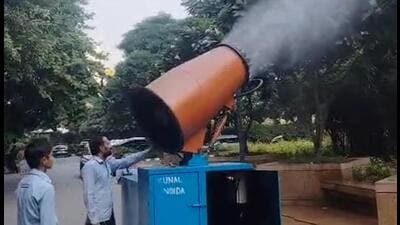 An anti-smog gun in use at Vipul Greens. (HT) An anti-smog gun in use at Vipul Greens. (HT)