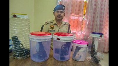 Arms and ammunition recovered after an encounter in Gurugram where singer Rahul Fazilpuria was attacked and Rohit Shaukeen killed. (HT Photo) Arms and ammunition recovered after an encounter in Gurugram where singer Rahul Fazilpuria was attacked and Rohit Shaukeen killed. (HT Photo)