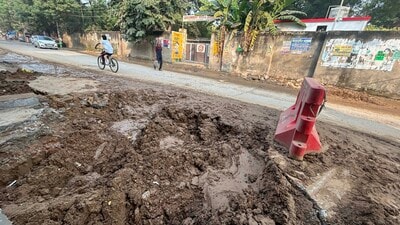 For nearly a week, students and teachers have trudged through slush and garbage; civic officials claim they were unaware and promise urgent repairs. (Parveen Kumar/HT) For nearly a week, students and teachers have trudged through slush and garbage; civic officials claim they were unaware and promise urgent repairs. (Parveen Kumar/HT)