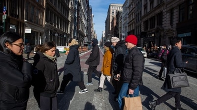 Mass layoffs and AI advancements contribute to the 'Great Freeze' in the US labor market, limiting job opportunities and career advancement.. Photographer: Shelby Knowles/Bloomberg (Bloomberg) Mass layoffs and AI advancements contribute to the 'Great Freeze' in the US labor market, limiting job opportunities and career advancement.. Photographer: Shelby Knowles/Bloomberg (Bloomberg)