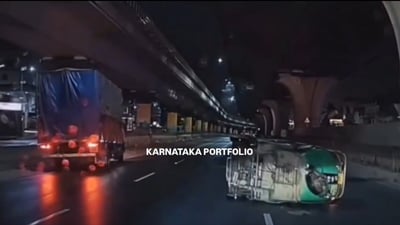 An autorickshaw overturned on Hosur Road in Bengaluru during a reckless overtaking manoeuvre, a video of which went viral on social media. (X) An autorickshaw overturned on Hosur Road in Bengaluru during a reckless overtaking manoeuvre, a video of which went viral on social media. (X)