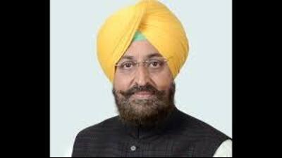The leader of the Opposition in the Punjab assembly, Partap Singh Bajwa, has demanded that the Aam Aadmi Party-led Punjab government immediately announce a state advised price (SAP) of ₹450 per quintal for sugarcane for the 2025–26 crushing season, in line with the escalating cost of cultivation and to safeguard the interests of thousands of sugarcane farmers across the state. (HT File) The leader of the Opposition in the Punjab assembly, Partap Singh Bajwa, has demanded that the Aam Aadmi Party-led Punjab government immediately announce a state advised price (SAP) of ₹450 per quintal for sugarcane for the 2025–26 crushing season, in line with the escalating cost of cultivation and to safeguard the interests of thousands of sugarcane farmers across the state. (HT File)