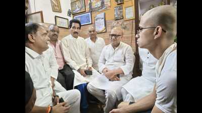 UP Congress president Ajay Rai at the house of late LN Singh in Dhoomanganj locality of the city on Monday afternoon. (HT PHOTO)
