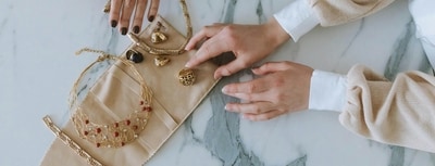 The woman put the necklace in her bag before leaving the jewellery store (Representational image) The woman put the necklace in her bag before leaving the jewellery store (Representational image)