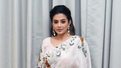 Priyamani works in Telugu, Kannada, Tamil, Hindi and Malayalam films. Priyamani works in Telugu, Kannada, Tamil, Hindi and Malayalam films.